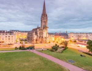 Cattedrale e piazza di Caen