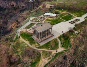 Armenia-di-gruppo-3-tempio-di-Garni